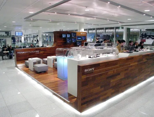 Spezialisten für individuelle Werbeinstallationen am Flughafen – starke Unternehmens-Präsenz am Airport Bild: Spezialisten für individuelle Werbeinstallationen am Flughafen – starke Unternehmens-Präsenz am Airport