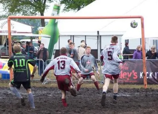 Bild: Deutsche Moorfußball Meisterschaft 2014: Alle Titelverteidiger sind wieder dabei