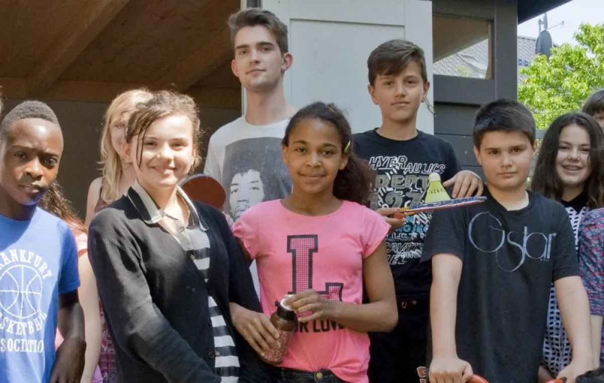 Die Kinder der 5. u. 6. Klassen freuen sich, wenn ihr FD-ler Jannik mit ihnen spielt, lernt, lacht.