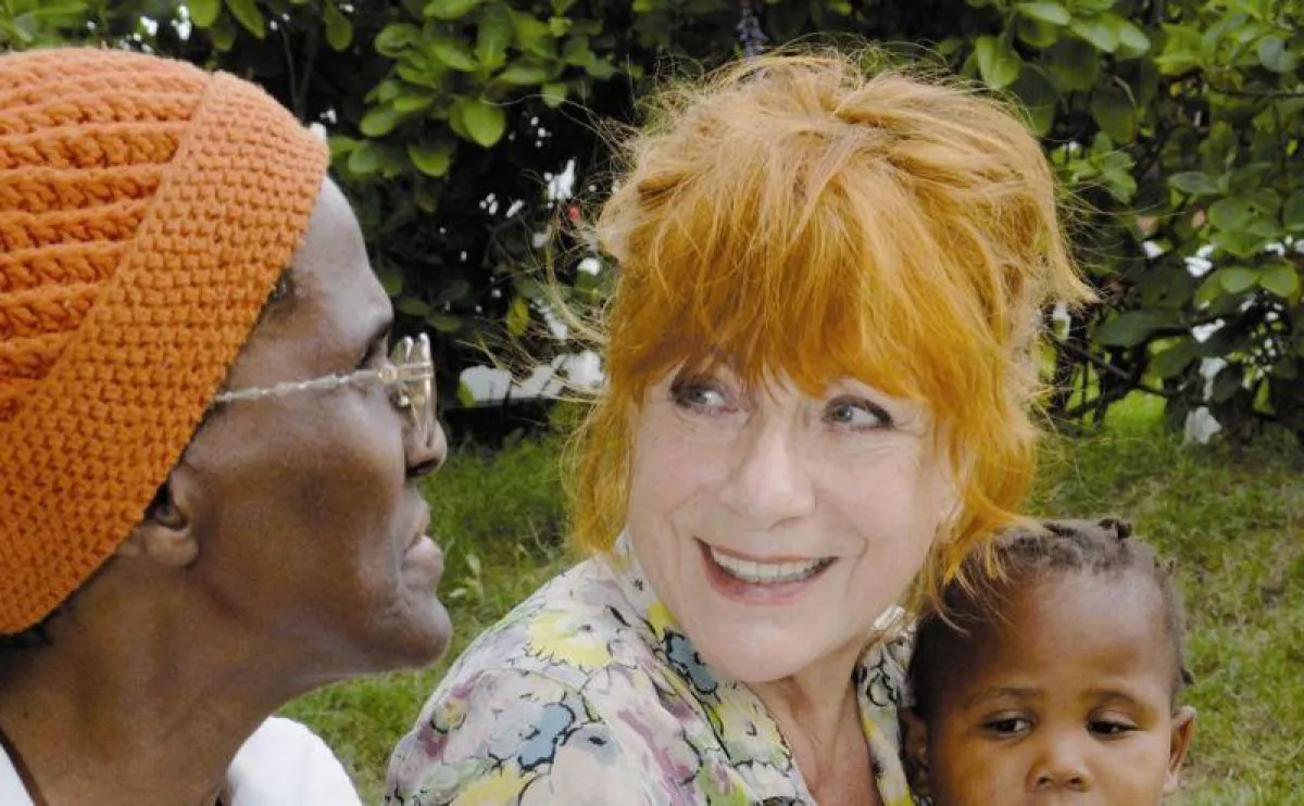 Die Schauspielerin Hannelore Hoger unterstützt die Großmütter Afrikas und HelpAge Deutschland.