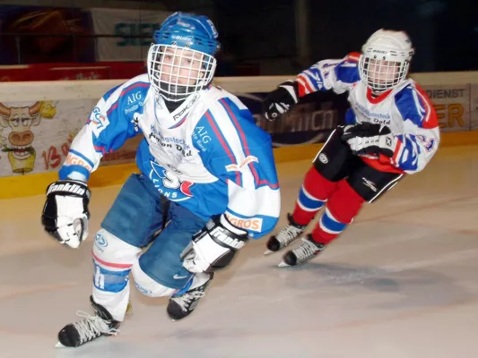 Bild: Eishockey: Haie und Eisbären auf der Jagd nach dem Puck / Jungstars aus 17 Nationen - 15. World Tournament in Zell am See