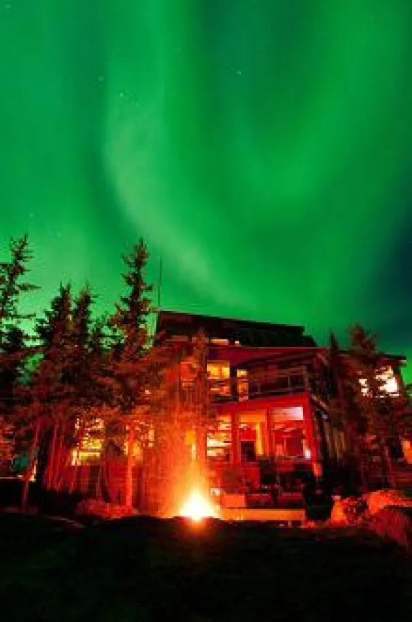 Aurora Himmel über der Blachford Lake Lodge (Bildnachweis: NWT Tourism & Enviro Foto JF Bergeron)