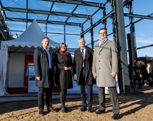 Bild: Großlagerprüfzentrum des Fraunhofer IWES in Hamburg feiert Richtfest