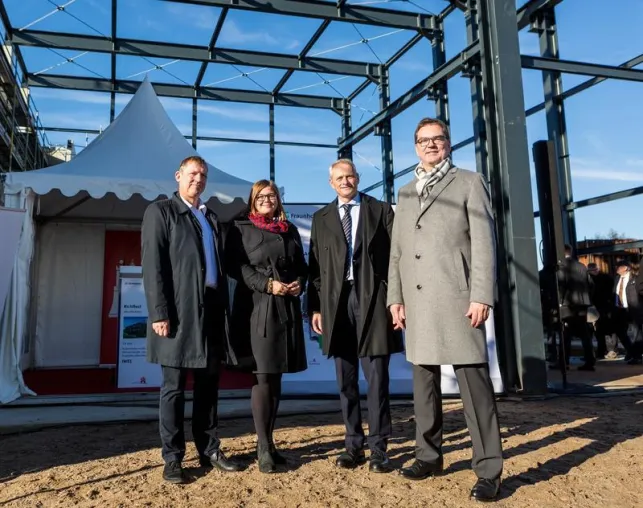 Bild: Großlagerprüfzentrum des Fraunhofer IWES in Hamburg feiert Richtfest