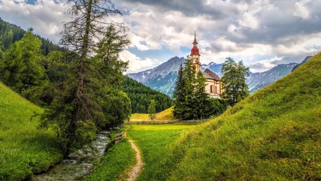Bild: Der Goldbichl in Tirol – eine Natur-Kathedrale aus einer längst vergangenen Zeit