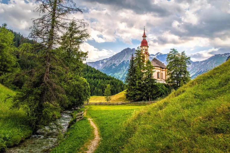 Bild: Der Goldbichl in Tirol – eine Natur-Kathedrale aus einer längst vergangenen Zeit