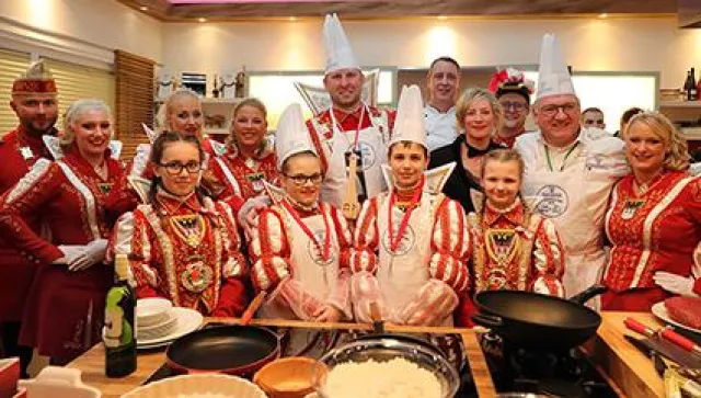 Bild: Auf dem Großmarkt fand das 24. „Prinzenkochen“ statt – Karneval und Kulinarisches