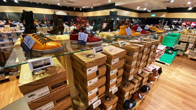 Bild: Schuhe in Übergröße - jetzt in allen Variationen bei schuhplus in Hamburg entdecken