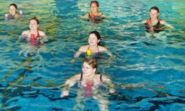 Bild: Leichtigkeit im frischen Nass - Aquafitness für Schwangere nach Feierabend