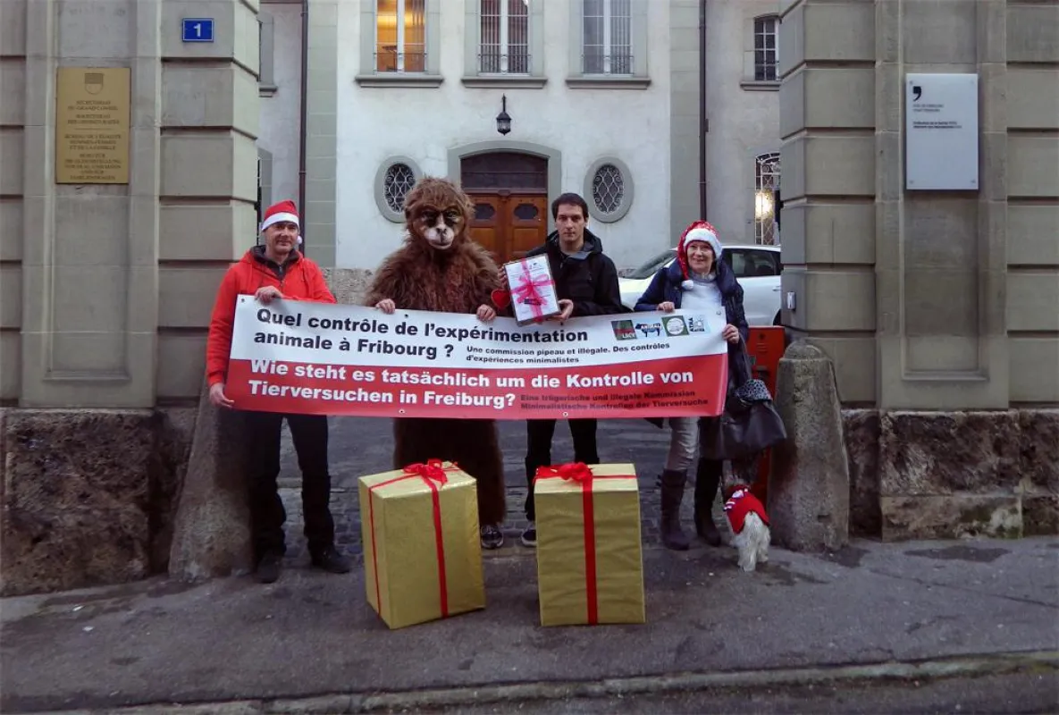 Petitionsübergabe an den Grossen Rat von Freiburg (Foto: www.lscv.ch)