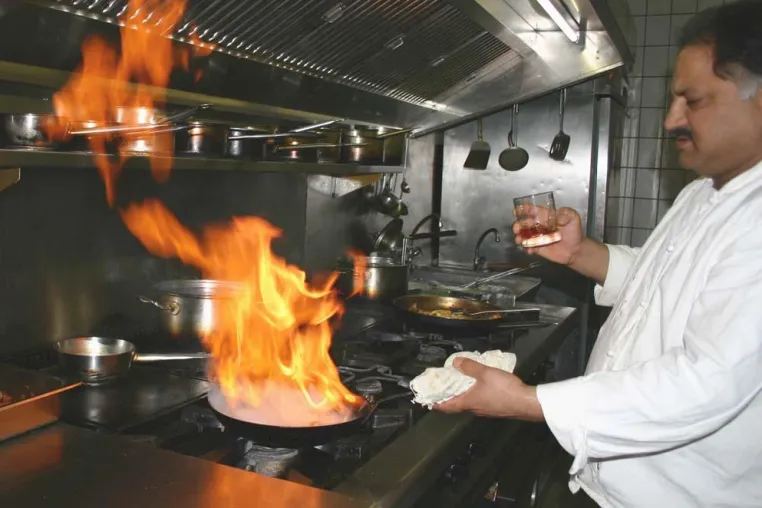 Bild: bvbf: Neue "Rezepte" für den Brandschutz in Hotelküchen, Gaststätten und Imbiss-Betrieben