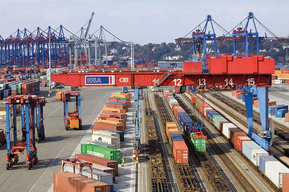 Hamburger Hafen, Container-Terminal Burchardkai. Foto: © Hamburger Hafen und Logistik AG