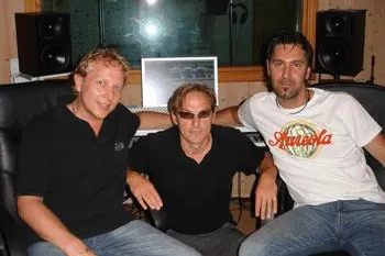 HITMIX Music-Team mit 2 Songs in den Top100-Singlecharts vertreten Bild: HITMIX Music-Team mit 2 Songs in den Top100-Singlecharts vertreten