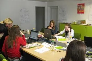 Beim Girls’Day bei der generic.de entdecken Schülerinnen die Entwicklung von Software Bild: Beim Girls’Day bei der generic.de entdecken Schülerinnen die Entwicklung von Software