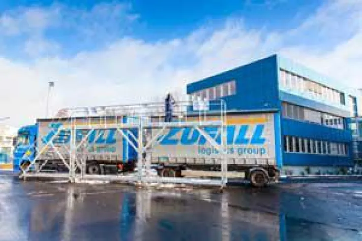 Verkehrssicherheit: Lkw-Dächer ohne Zeitdruck schneefrei Bild: Verkehrssicherheit: Lkw-Dächer ohne Zeitdruck schneefrei