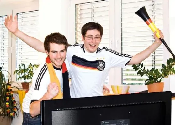 Bild: Deutschland im Fußballfieber: Mehr WM-Vergnügen mit Sonnenschutz