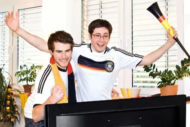 Bild: Deutschland im Fußballfieber: Mehr WM-Vergnügen mit Sonnenschutz