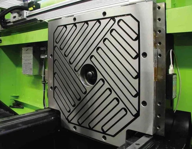 Bild: HILMA auf der FAKUMA: Neue ölfreie Elektro-Spannelemente und schnelle Rüsttechnik