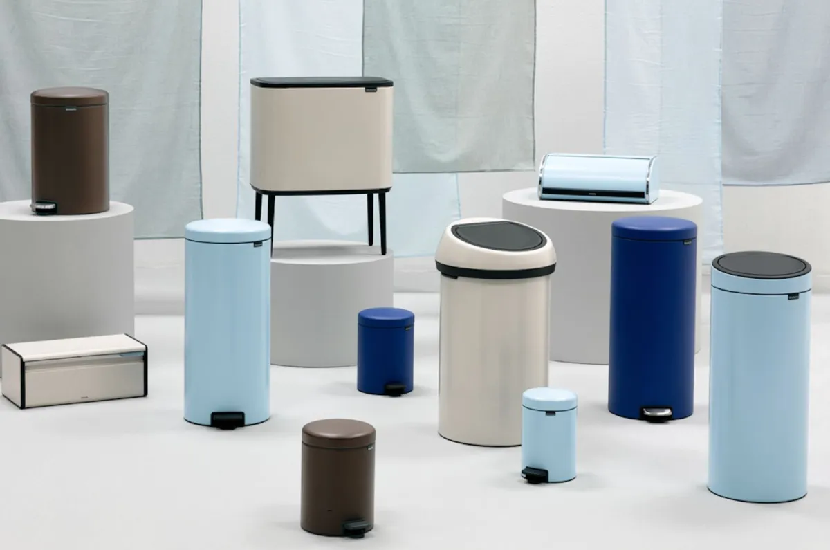 Die neuen Farben von Brabantia sorgen für gute Laune bei der Hausarbeit (© Brabantia)