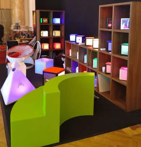 Bild: Design im Raum: DeLight-LED präsentierte Tischleuchte Kroom