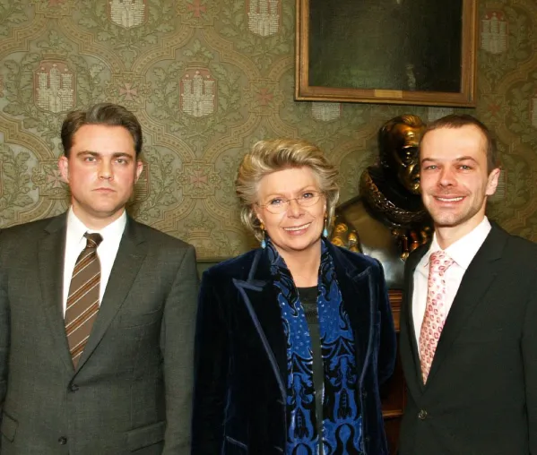 EU-Kommissarin Reding sieht die Gamecity Hamburg als Vorbild Bild: EU-Kommissarin Reding sieht die Gamecity Hamburg als Vorbild
