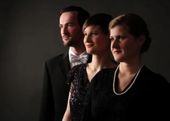 DieSaenger.com: "Bar zum Blauen Engel" – Hits aus Ufa-Filmmusik, Musical und Operette Bild: DieSaenger.com: "Bar zum Blauen Engel" – Hits aus Ufa-Filmmusik, Musical und Operette