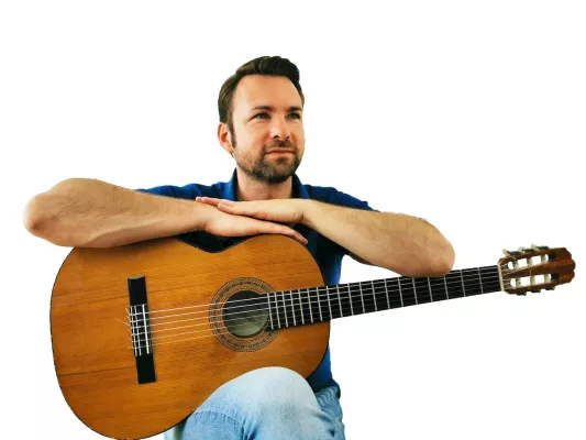 Bild: Gitarre lernen in Zeiten von Corona - Interaktive Lehrbücher bringen den Unterricht ins Wohnzimmer