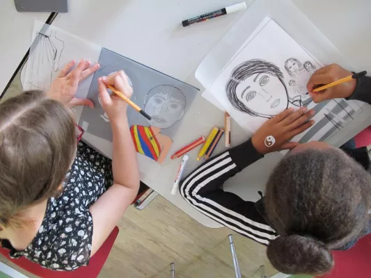 Bild: Comics über Flucht & Vertreibung: Meinungsmacher.innen bei Jugendforum denk!mal’17 im Abgeordnetenhaus Berlin