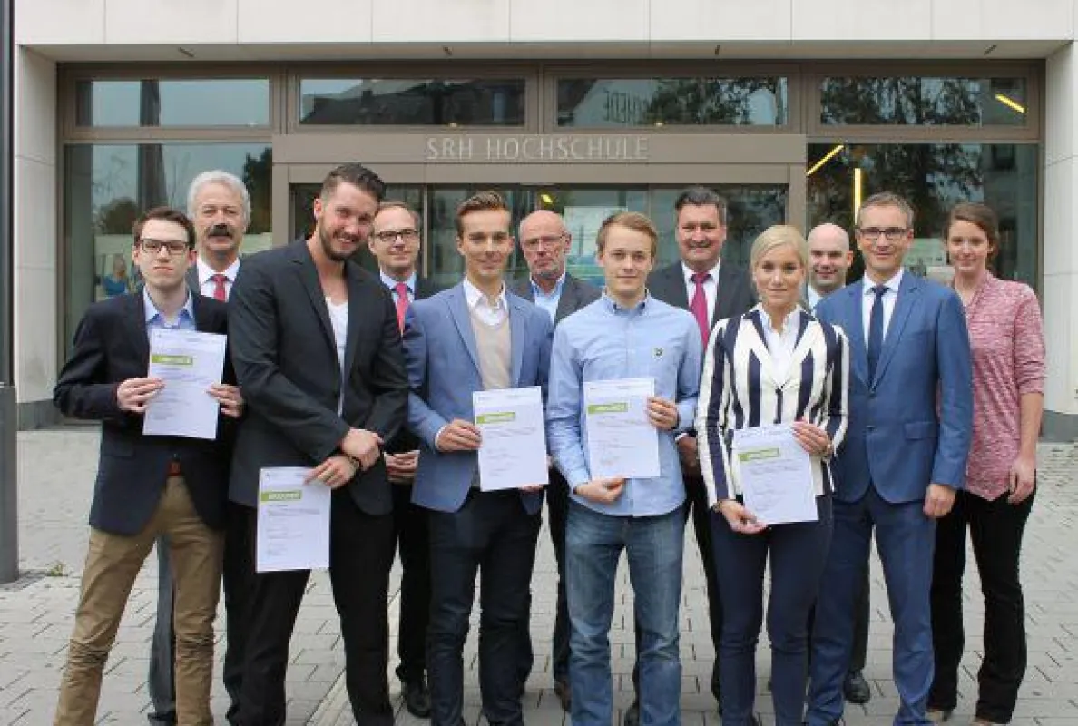 Die stolzen Stipendiaten und die Jury - Foto: SRH
