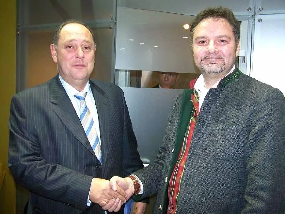 Seine Exzellenz Mohammed Zoheir Garranah (Links:Minister für Tourismus, Ägypten) mit Michael Teupel (International Travel Books) auf der ITB in Berlin