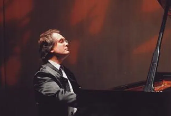 Neujahrstournee der Philharmonie der Nationen unter der Leitung des Dirigenten Justus Frantz Bild: Neujahrstournee der Philharmonie der Nationen unter der Leitung des Dirigenten Justus Frantz