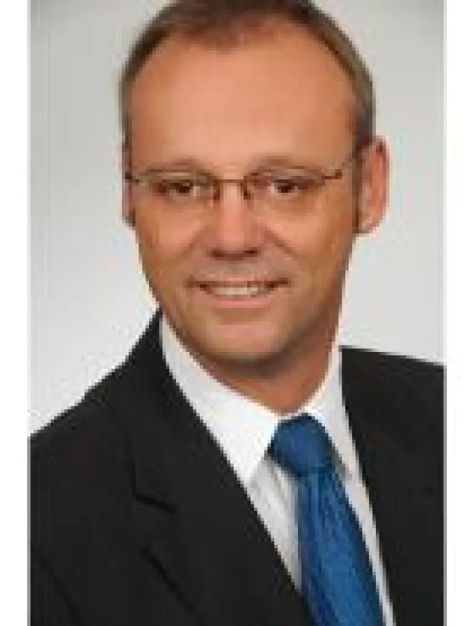 Rüdiger Mühlhausen, Geschäftsführer von Apel und Hoyer, leitet die Befragung