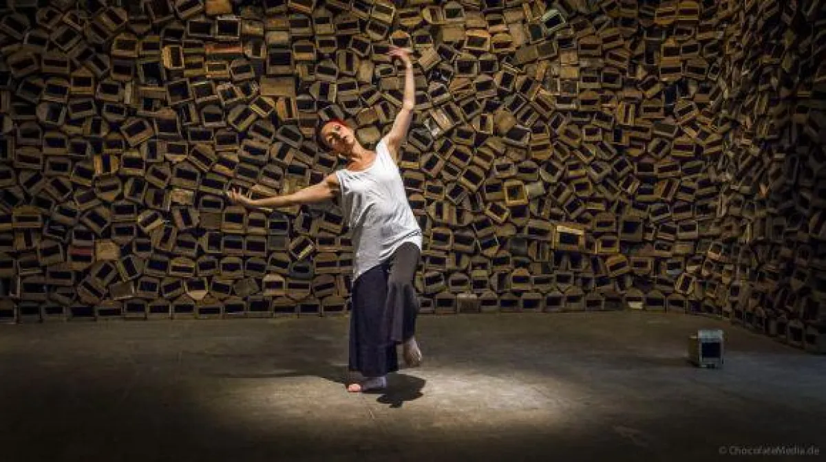 Toni Bravo in der GALERIE LISTROS, Copyright: Russ Smith, chocolatemedia