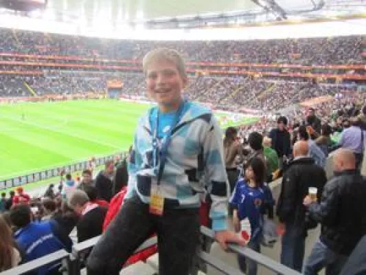Bild: Elfjähriger Fußballfan aus Bietigheim beim Finale der Frauenfußball-WM (Korrektur)