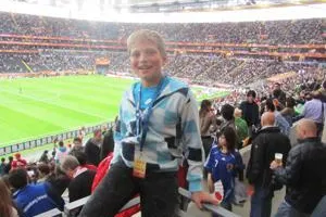 Bild: Elfjähriger Fußballfan aus Bietigheim beim Finale der Frauenfußball-WM (Korrektur)