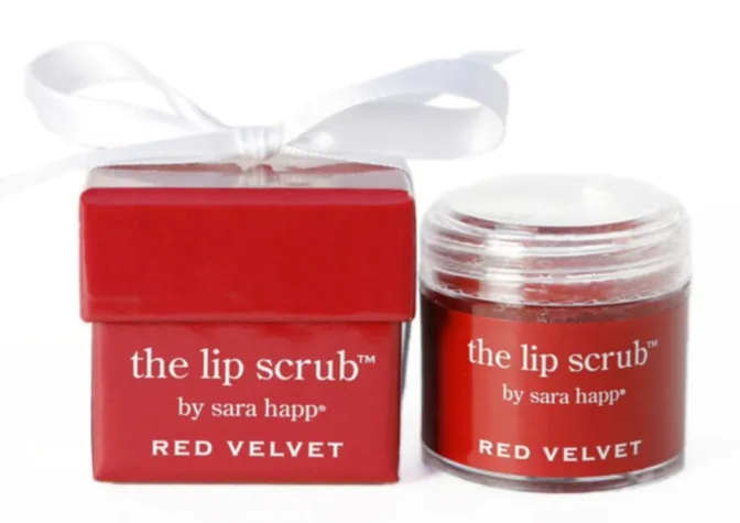 Bild: EXKLUSIV BEI SUENDHAFT: SARA HAPP – THE LIP SCRUB RED VELVET