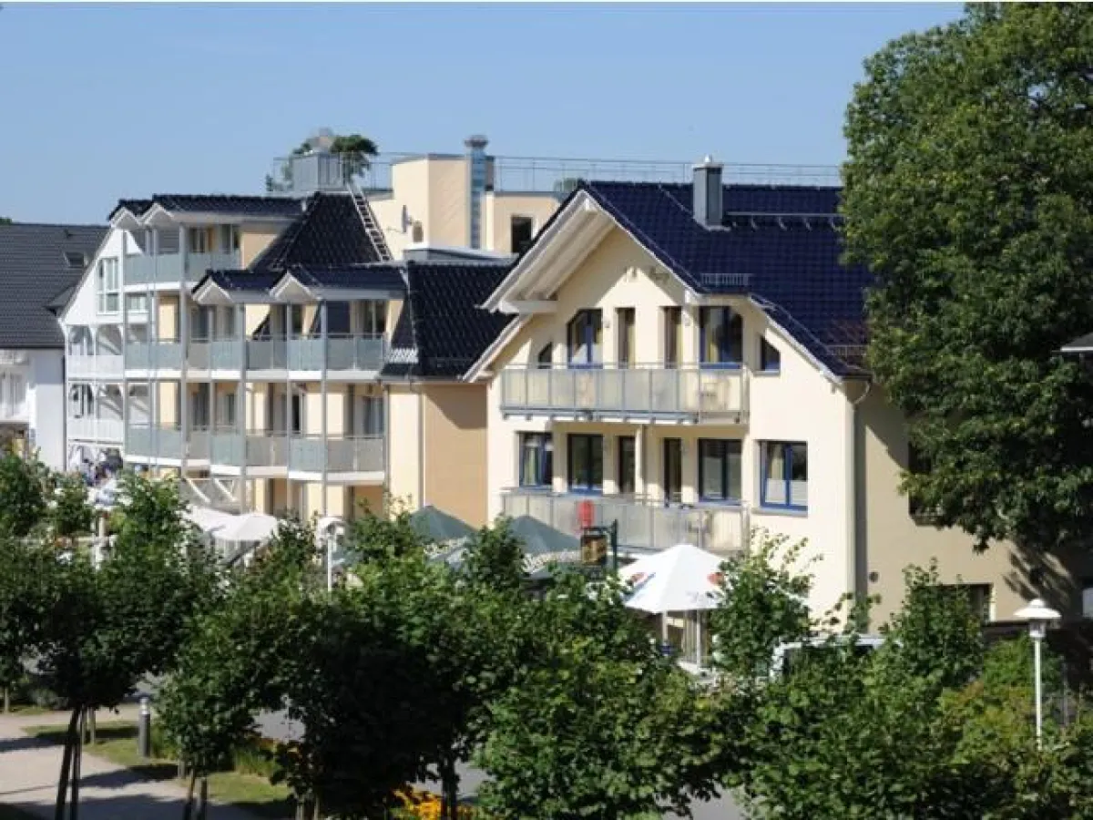 Ostseehotel Rügen von der Strandstraße aus gesehen