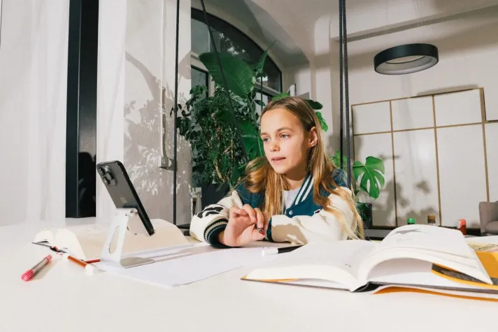 Bild: Bling, die Super-App für Familien, bietet ab sofort Nachhilfe in der App an