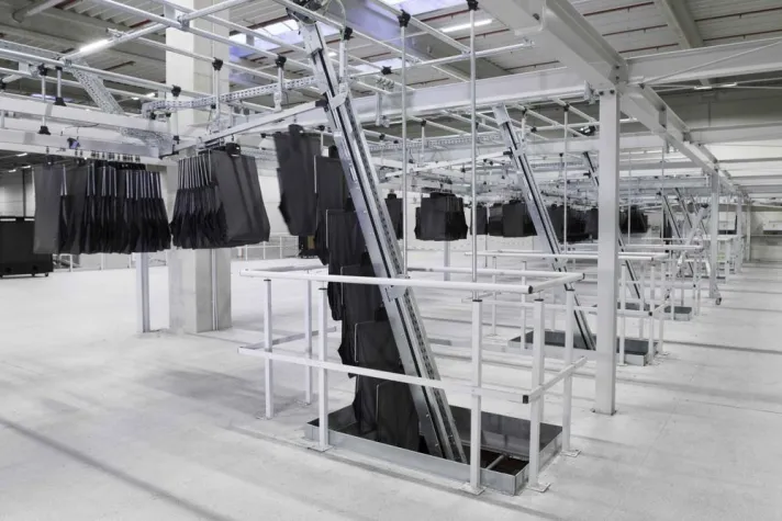 LogiMAT: Dematic zeigt erstmals Live-Demonstration des Taschensortiersystems Bild: LogiMAT: Dematic zeigt erstmals Live-Demonstration des Taschensortiersystems