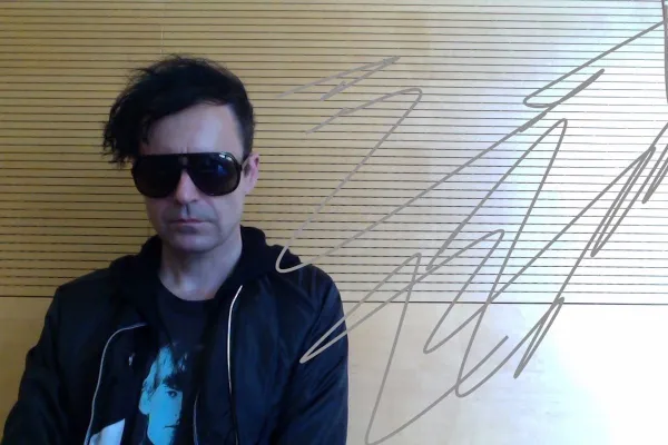 Bild: Janosch Moldau veröffentlicht seine neue EP "Goodbye World" auf Patreon