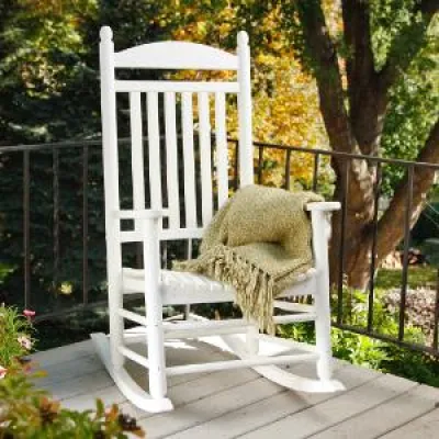 Schaukelstühle und Schaukeln liegen wieder im Trend Bild: Schaukelstühle und Schaukeln liegen wieder im Trend