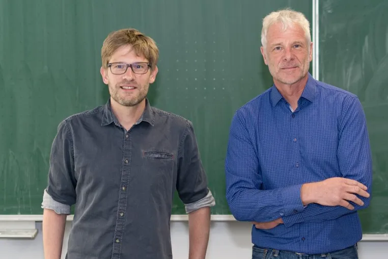 Schulglocke soll um acht Uhr läuten Bild: Schulglocke soll um acht Uhr läuten