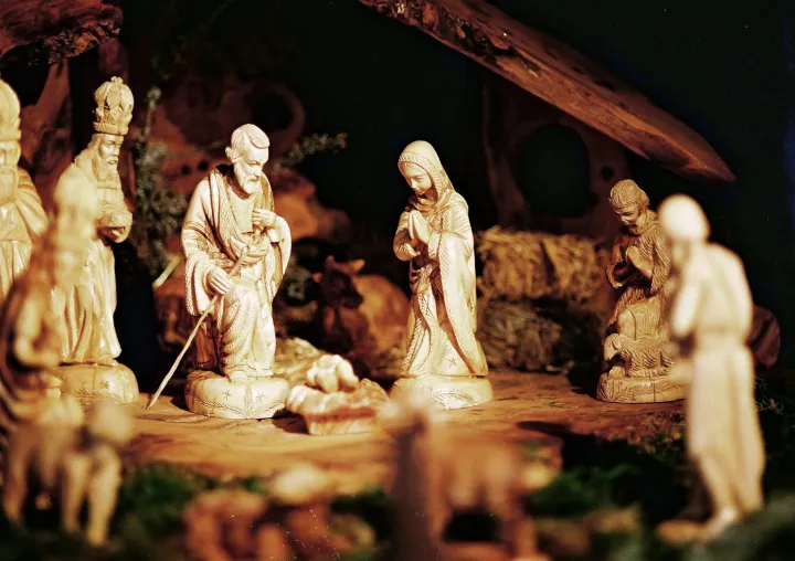 Bild: Nachhaltig und festlich: Edle Weihnachtskrippen aus Olivenholz