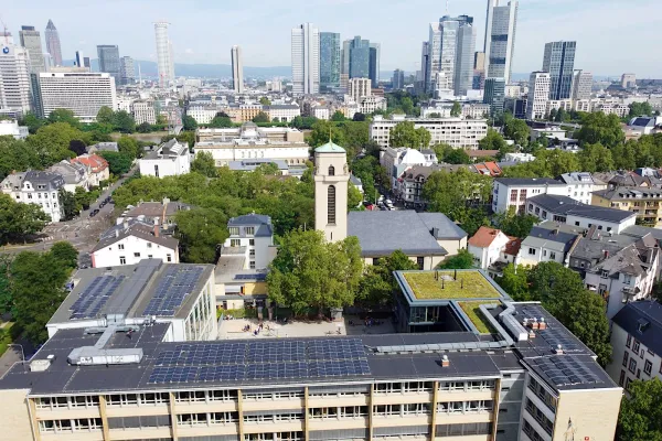 Photovoltaik für jede Schule in Frankfurt Bild: Photovoltaik für jede Schule in Frankfurt