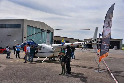 Bild: Heliseven lädt zum Abheben im Helikopter am Flughafen Mannheim ein