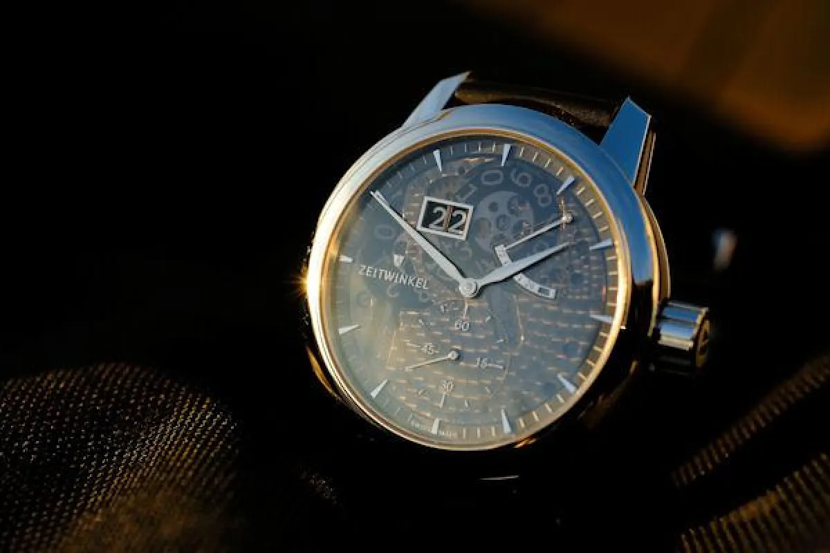 Die Zeitwinkel 273° saphir fumé