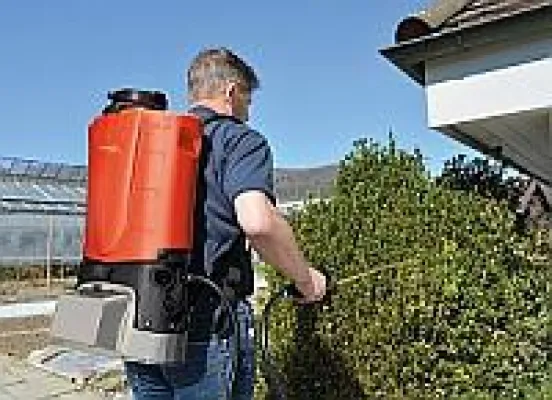 Bild: Abgasfrei - leistungsstark - leise: Das neue Akku-Rückensprühgerät REX 15