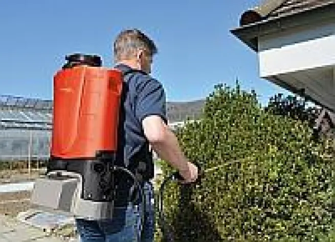 Bild: Abgasfrei - leistungsstark - leise: Das neue Akku-Rückensprühgerät REX 15