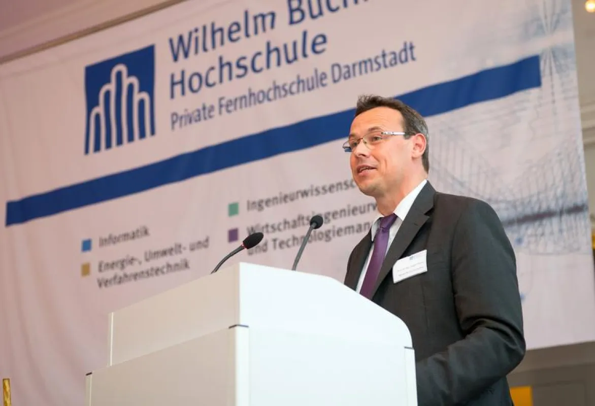 „Die Wilhelm Büchner Hochschule schreibt Bildungsgeschichte“, so  Hochschulpräsident Prof. Dr. Jürgen Deicke. (Wilhelm Büchner Hochschule)