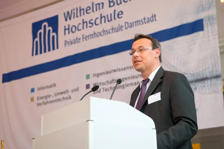 Bild: Pionier des technischen Fernstudiums feiert  20-jähriges Jubiläum